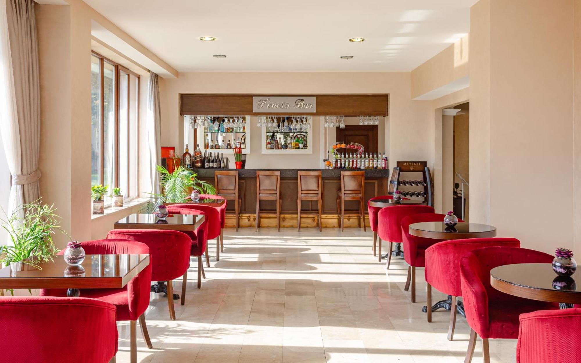 Chinar Hotel & Spa Нафталан Экстерьер фото